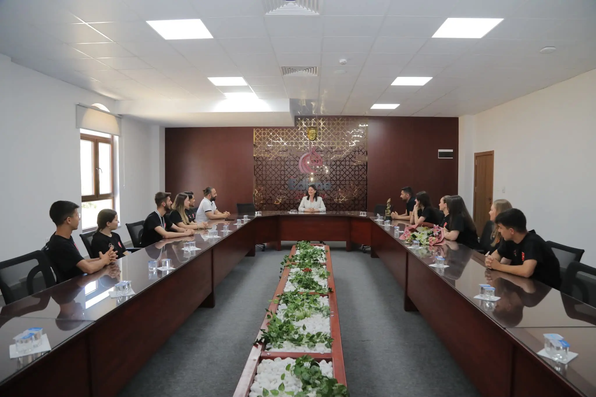 TÜRKİYE ŞAMPİYONU DORA SPOR KULÜBÜ’NDEN BAŞKAN GENCAN’A ZİYARET galeri görseli